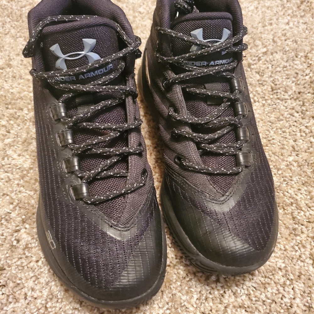 Boys UnderArmor Basketball shoes